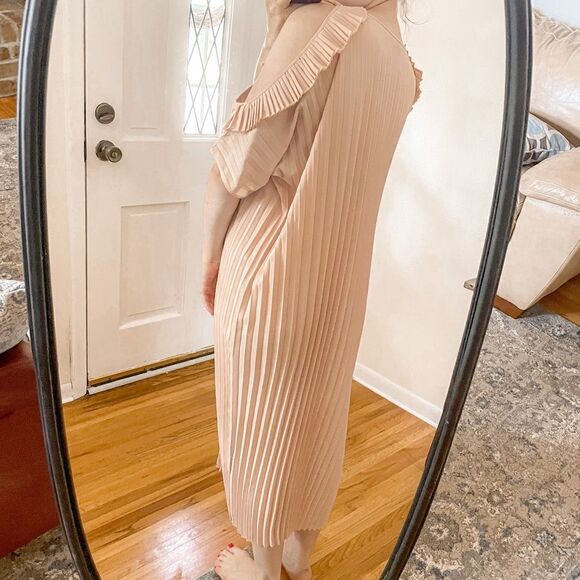 Delfi Collective Monica Pleated Cold Shoulder Midi Dress - Picture 3 of 8